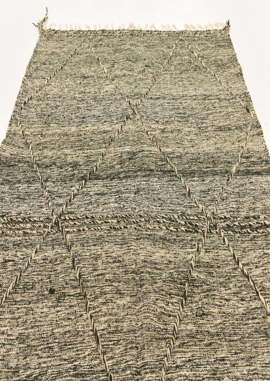 Black and White 6' 8 x 10' Moroccan Rug