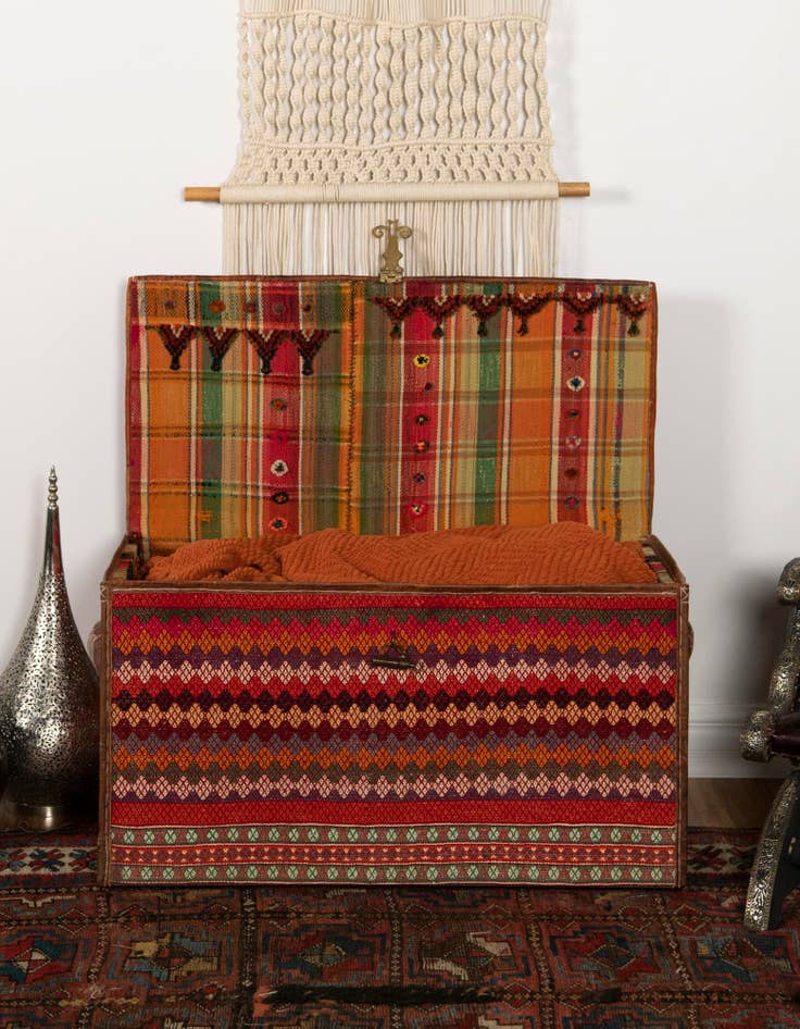 Detail image of 1' 7 x 3' Hand Knotted Furniture Trunk