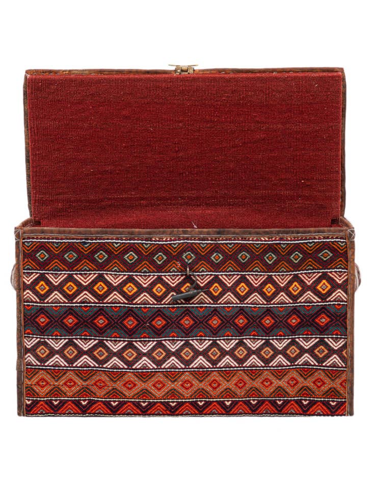 Detail image of 1' 3 x 2' 5 Hand Knotted Furniture Trunk