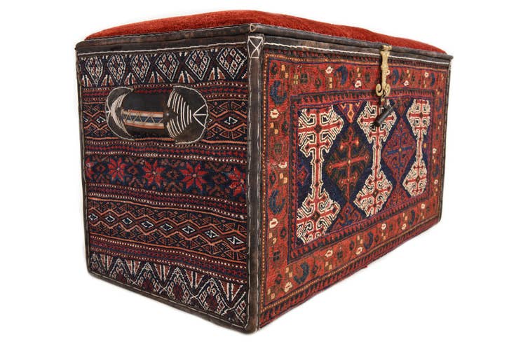 Detail image of 1' 7 x 3' Hand Knotted Furniture Trunk