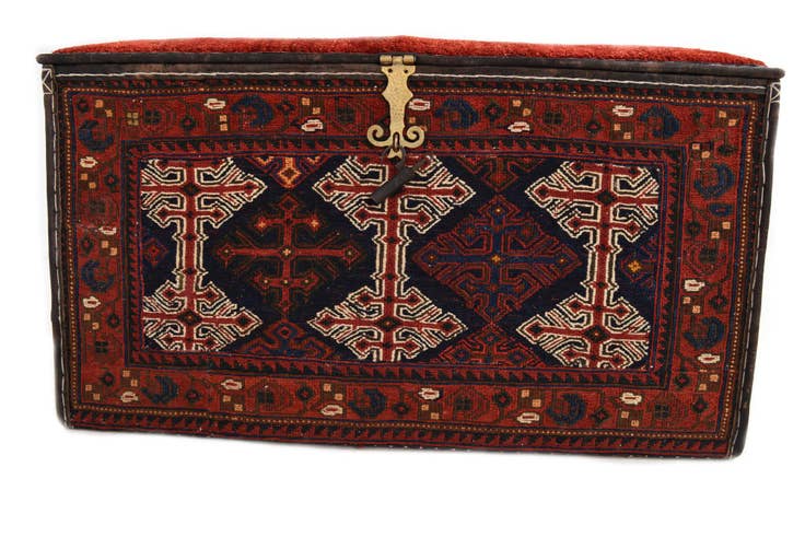 Detail image of 1' 7 x 3' Hand Knotted Furniture Trunk