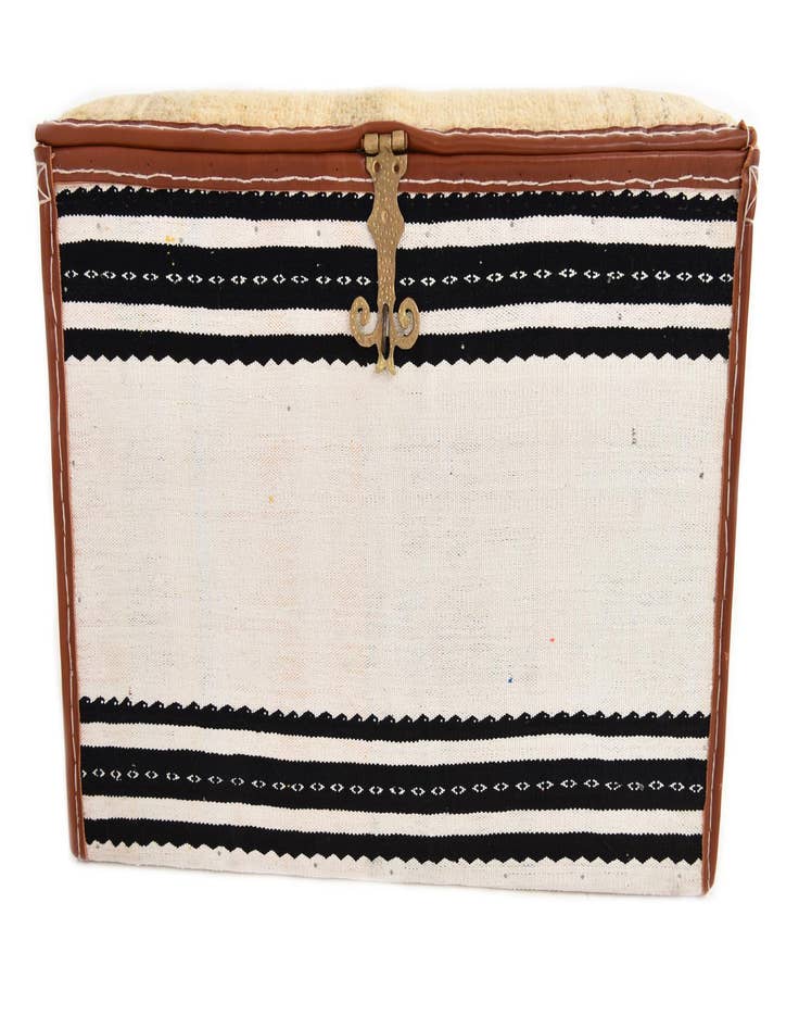 Detail image of 1' 3 x 2' 5  Hand Knotted Furniture Trunk