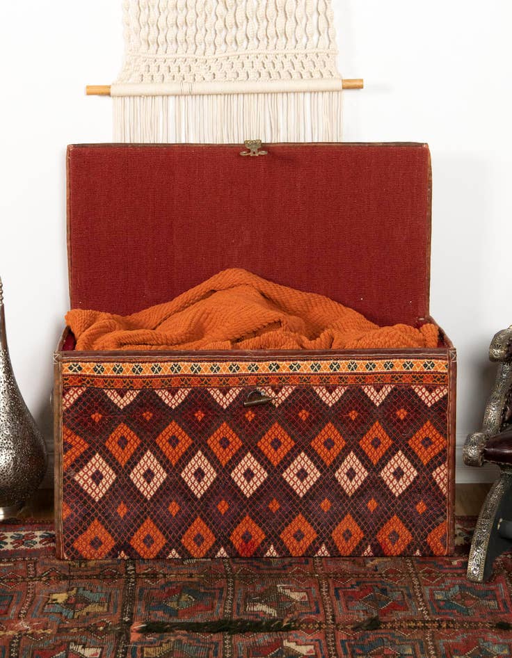 Detail image of 1' 7 x 3' Hand Knotted Furniture Trunk