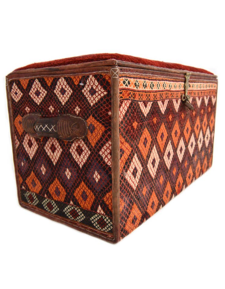 Detail image of 1' 7 x 3' Hand Knotted Furniture Trunk