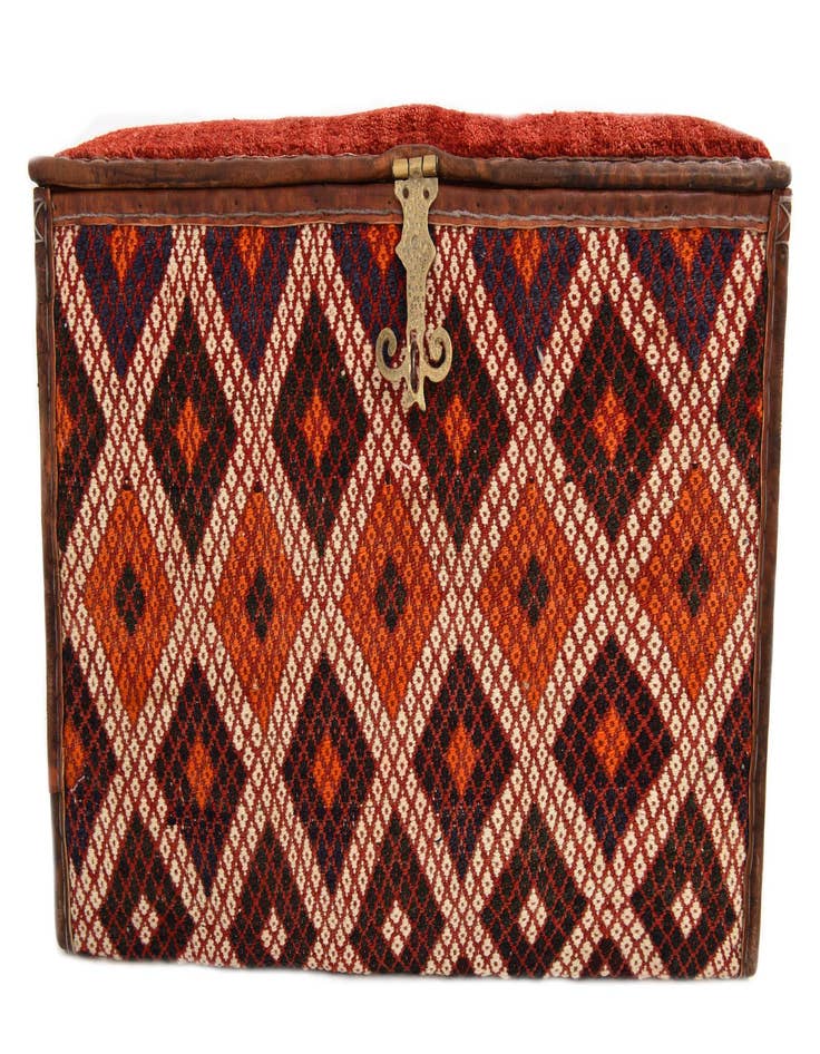 Detail image of 1' 3 x 2' 5 Hand Knotted Furniture Trunk