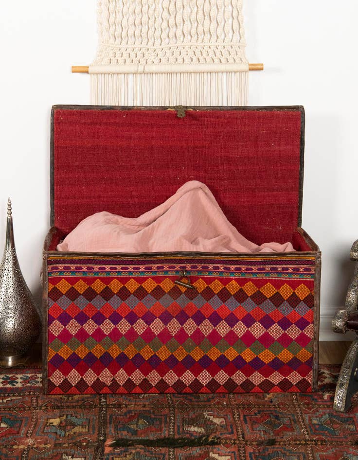 Detail image of 1' 7 x 3' Hand Knotted Furniture Trunk