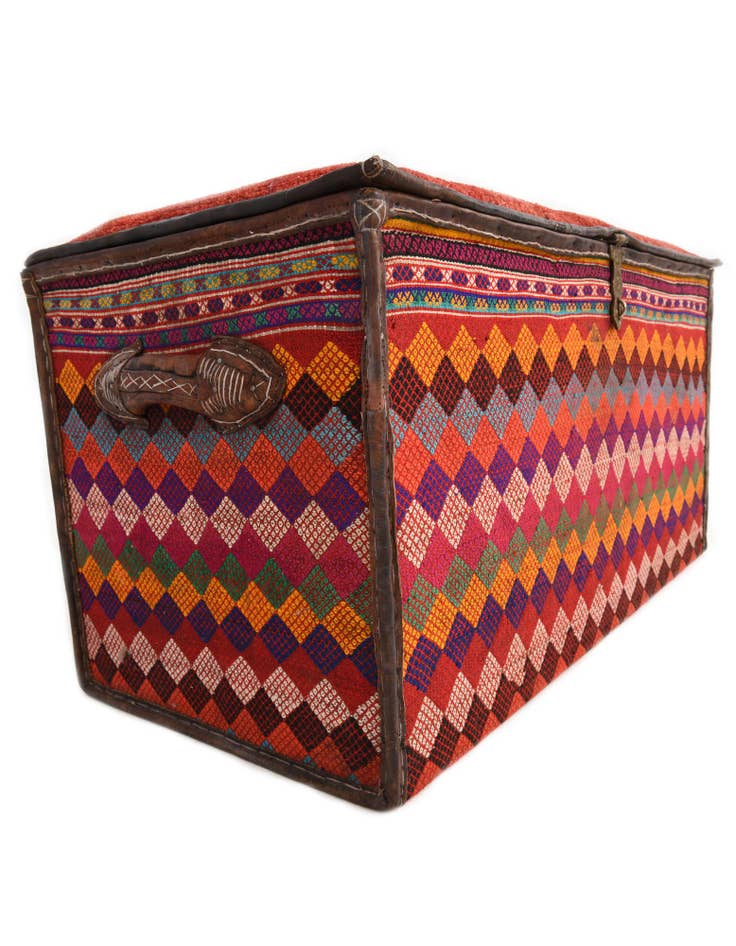 Detail image of 1' 7 x 3' Hand Knotted Furniture Trunk