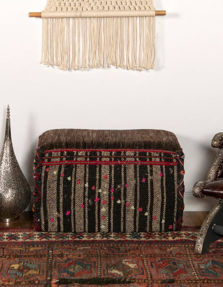 Detail image of 1' 2 x 2' 5 Hand Knotted Furniture Trunk