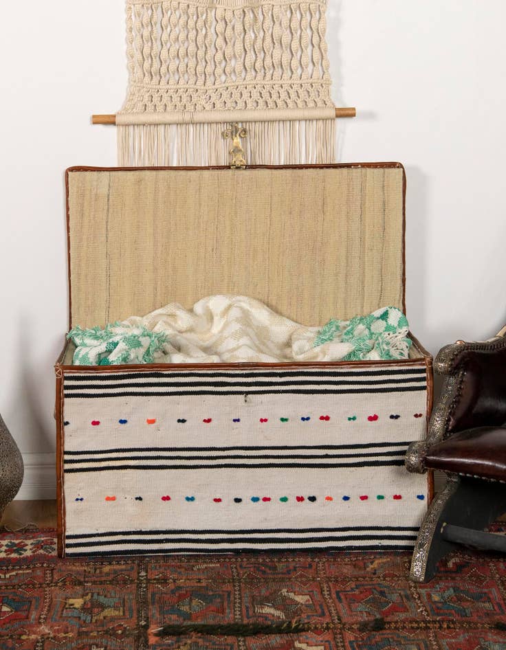 Detail image of 1' 7 x 3' 1 Hand Knotted Furniture Trunk