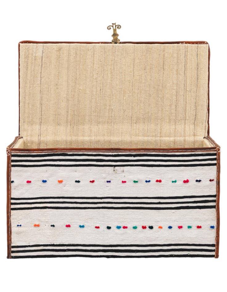 Detail image of 1' 7 x 3' 1 Hand Knotted Furniture Trunk