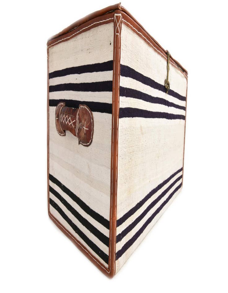 Detail image of 1' 7 x 3' 1  Hand Knotted Furniture Trunk