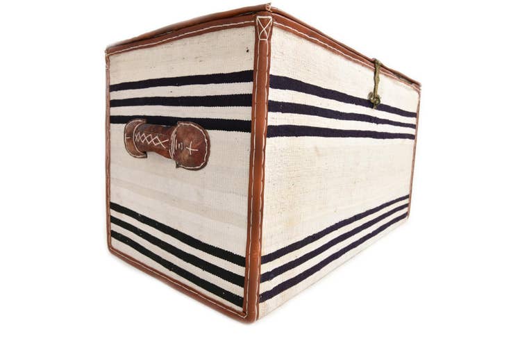 Detail image of 1' 7 x 3' 1 Hand Knotted Furniture Trunk