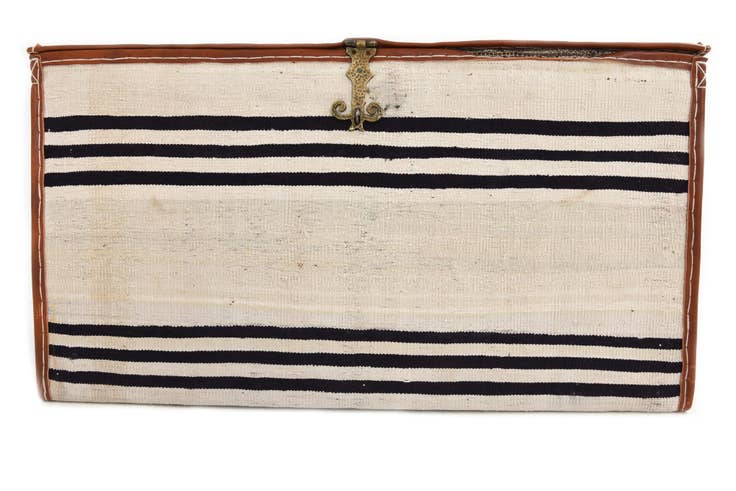 Detail image of 1' 7 x 3' 1 Hand Knotted Furniture Trunk