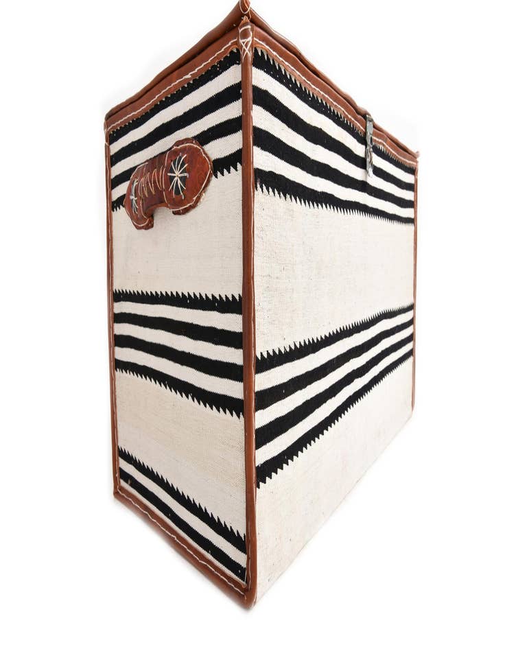 Detail image of 1' 7 x 3' 1  Hand Knotted Furniture Trunk