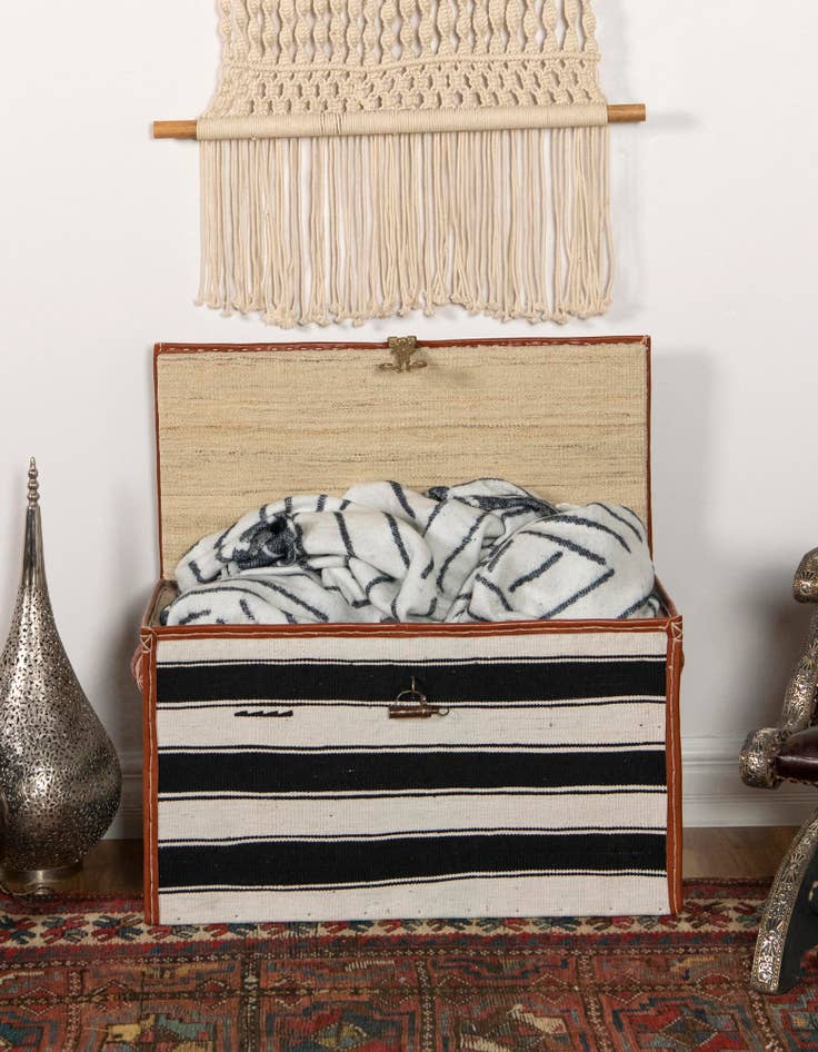 Detail image of 1' 3 x 2' 5 Hand Knotted Furniture Trunk