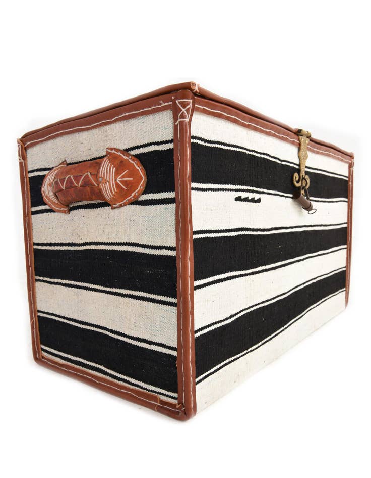 Detail image of 1' 3 x 2' 5 Hand Knotted Furniture Trunk