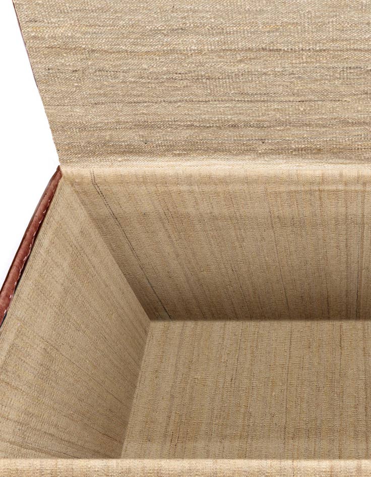 Detail image of 1' 3 x 2' 5 Hand Knotted Furniture Trunk