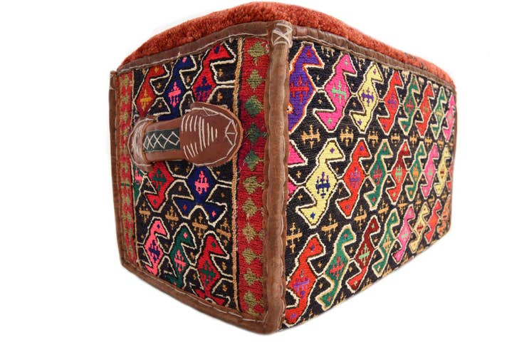 Detail image of 1' 1 x 1' 10 Hand Knotted Furniture Trunk
