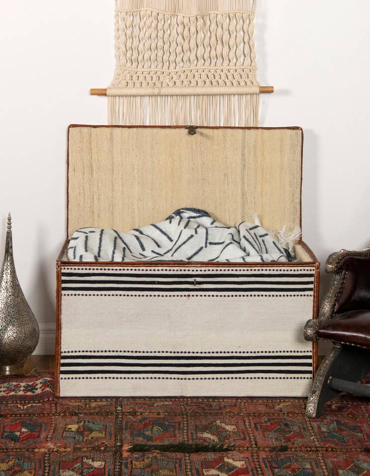 Detail image of 1' 6 x 3' 1 Hand Knotted Furniture Trunk