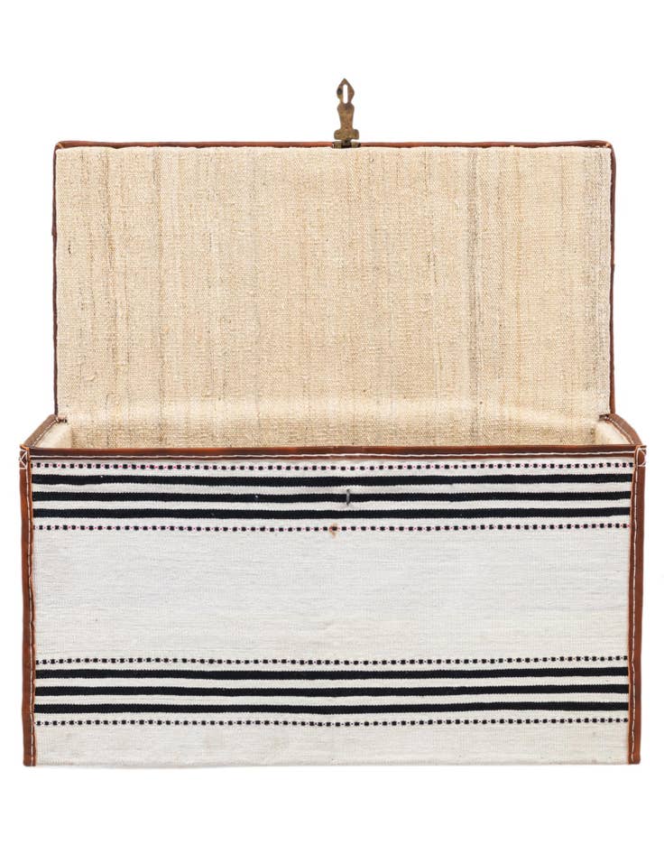 Detail image of 1' 6 x 3' 1 Hand Knotted Furniture Trunk