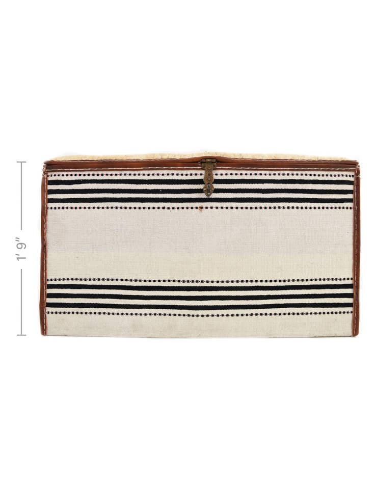 Detail image of 1' 6 x 3' 1 Hand Knotted Furniture Trunk