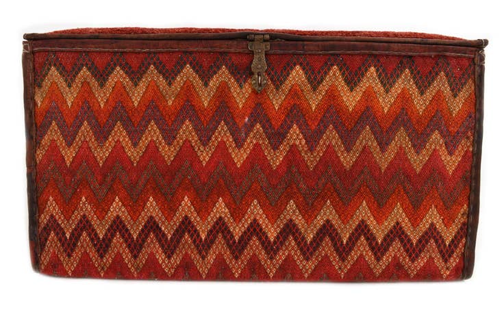 Detail image of 1' 7 x 3' 1 Hand Knotted Furniture Trunk