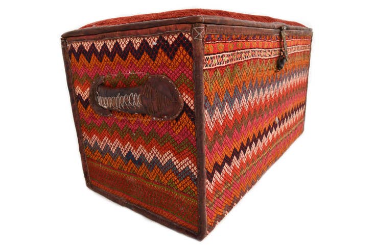 Detail image of 1' 7 x 3' 1 Hand Knotted Furniture Trunk