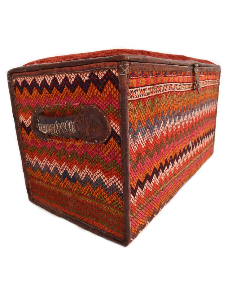 Detail image of 1' 7 x 3' 1 Hand Knotted Furniture Trunk