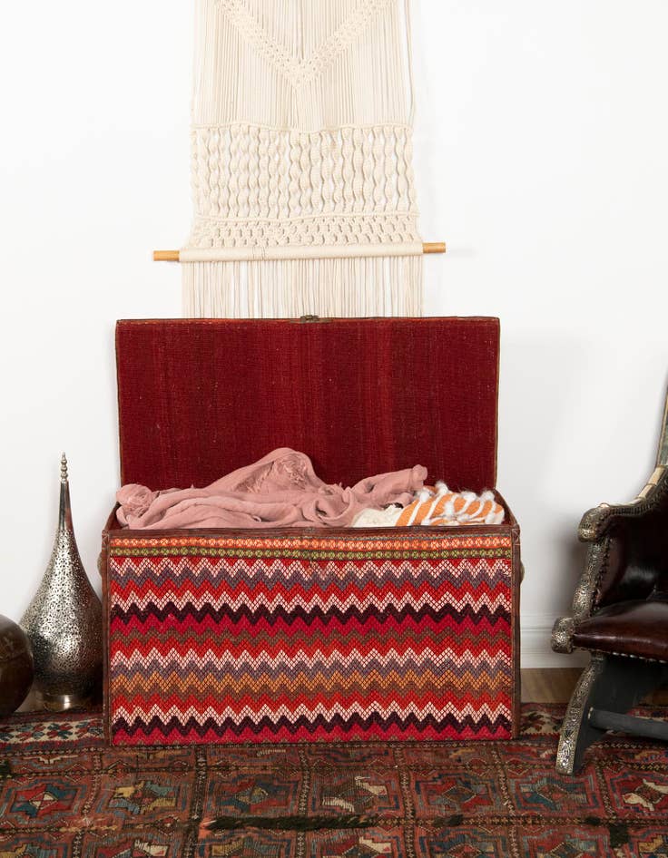 Detail image of 1' 7 x 3' Hand Knotted Furniture Trunk