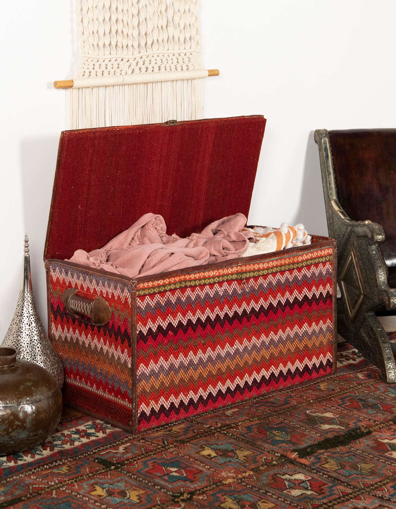 1' 7 x 3' Hand Knotted Furniture Trunk