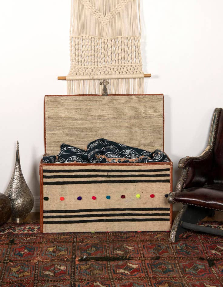 Detail image of 1' 7 x 3' 1 Hand Knotted Furniture Trunk