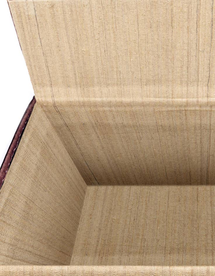 Detail image of 1' 7 x 3' 1 Hand Knotted Furniture Trunk