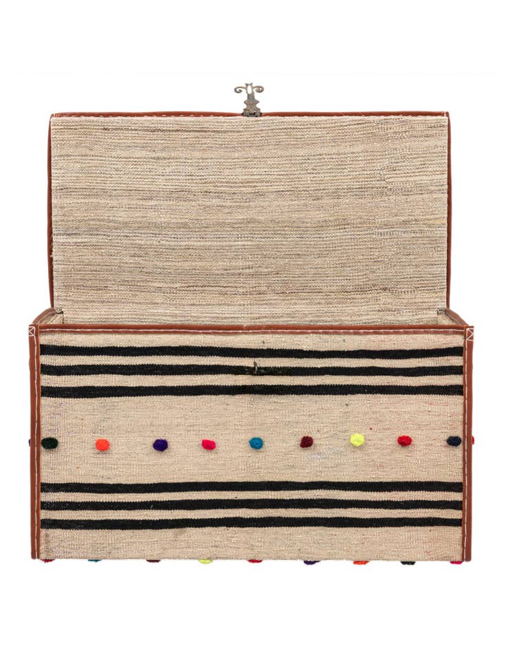 Detail image of 1' 7 x 3' 1 Hand Knotted Furniture Trunk