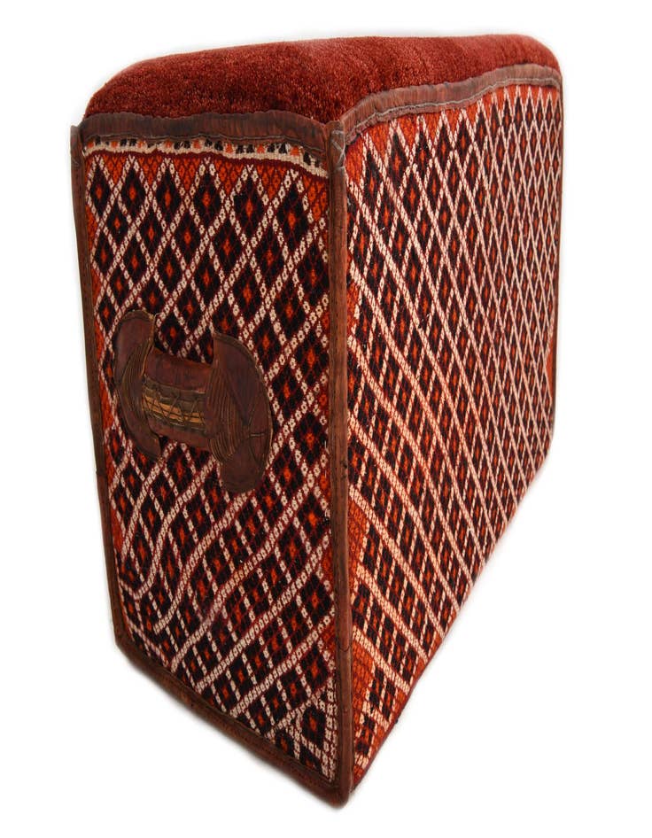 Detail image of 1' 6 x 3'  Hand Knotted Furniture Trunk