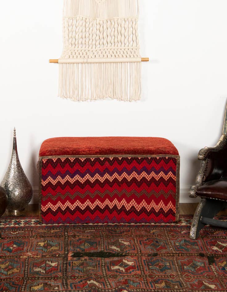 Detail image of 1' 6 x 3' Hand Knotted Furniture Trunk