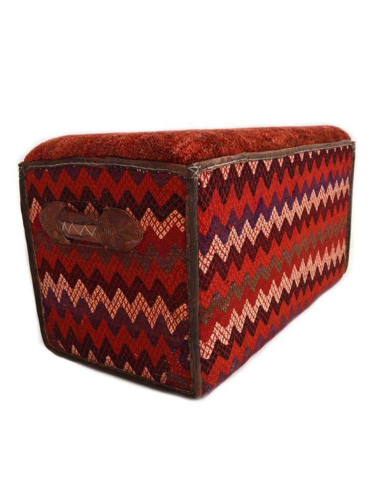 Detail image of 1' 6 x 3' Hand Knotted Furniture Trunk