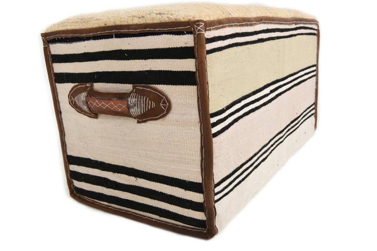 Detail image of 1' 6 x 3' Hand Knotted Furniture Trunk