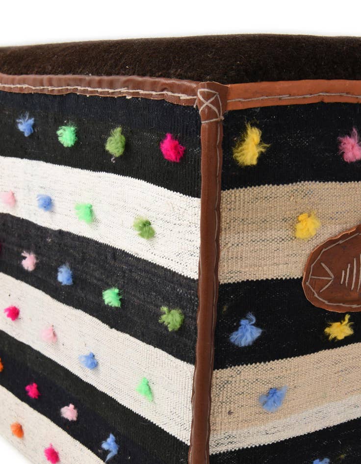 Detail image of 1' 7 x 3' 5 Hand Knotted Furniture Trunk