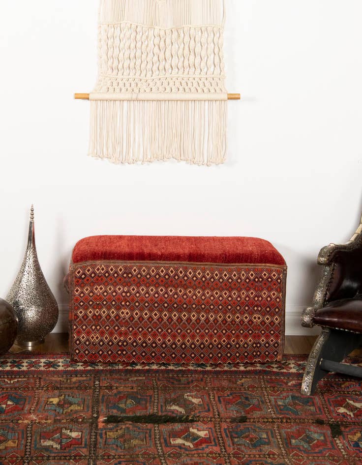 Detail image of 1' 5 x 2' 10 Hand Knotted Furniture Trunk