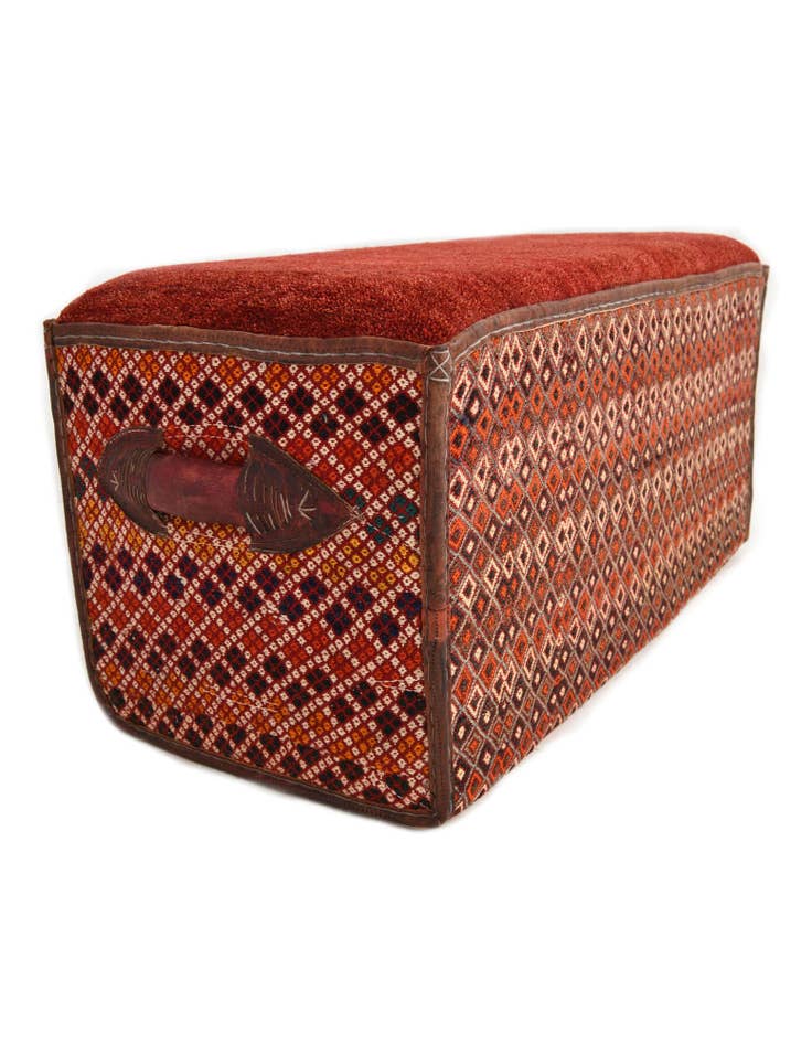 Detail image of 1' 5 x 2' 10 Hand Knotted Furniture Trunk