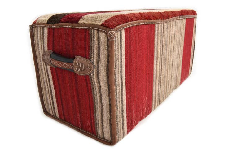 Detail image of 1' 6 x 3' 4 Hand Knotted Furniture Trunk