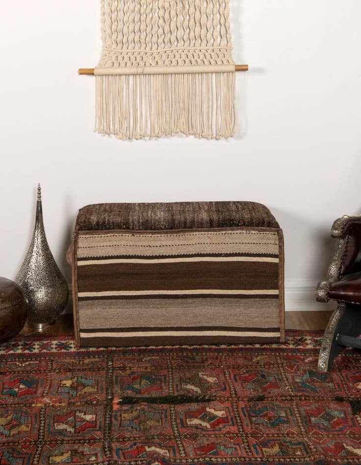 Detail image of 1' 7 x 2' 9 Hand Knotted Furniture Trunk