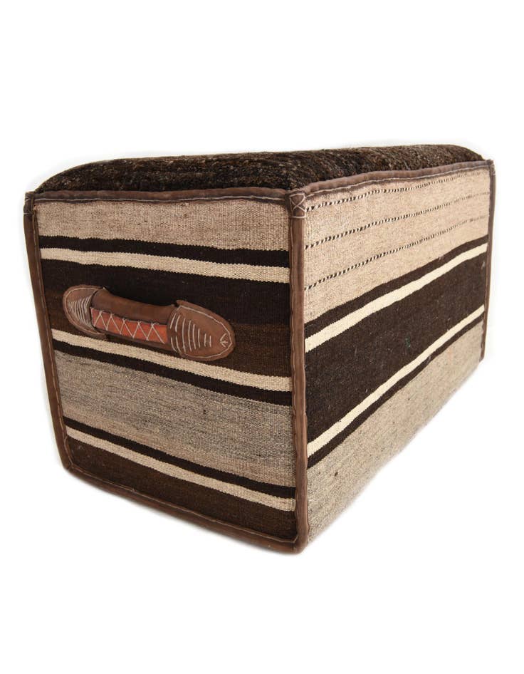 Detail image of 1' 7 x 2' 9 Hand Knotted Furniture Trunk