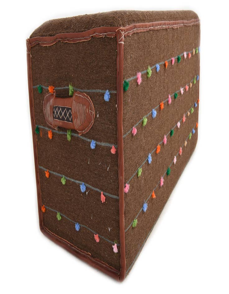 Detail image of 1' 6 x 3' 3 Hand Knotted Furniture Trunk