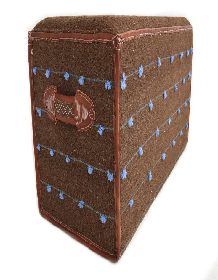 Detail image of 1' 6 x 3' 3  Hand Knotted Furniture Trunk