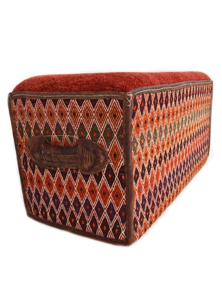 Detail image of 1' 5 x 3' 2 Hand Knotted Furniture Trunk