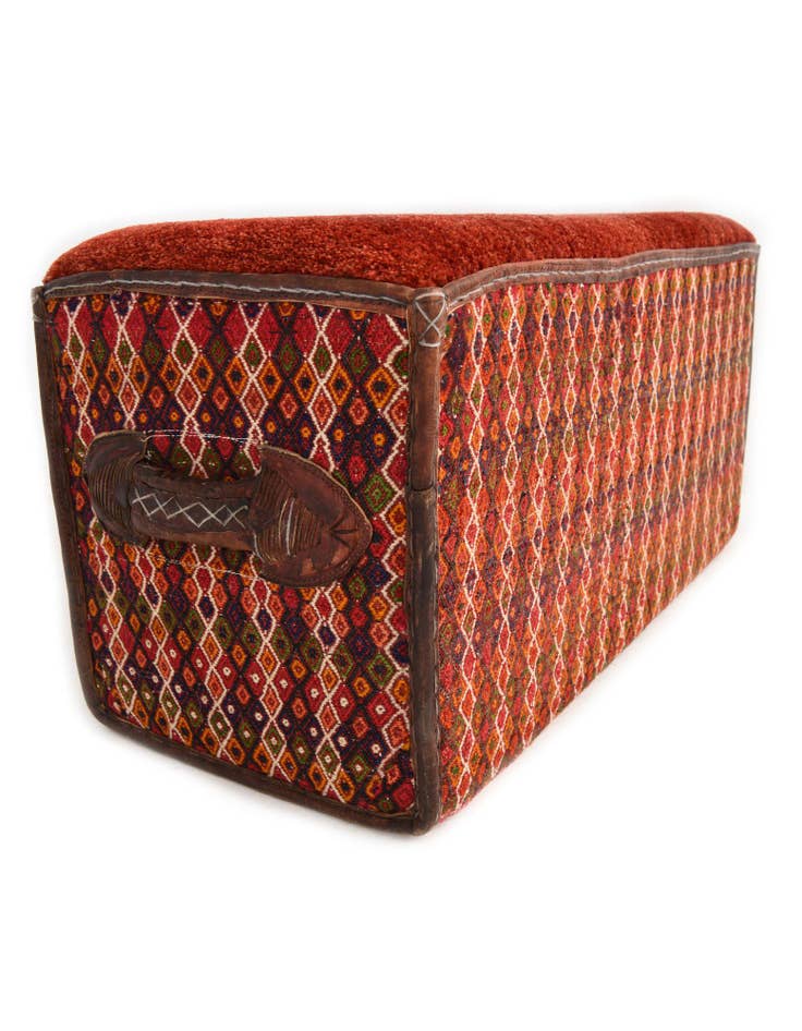 Detail image of 1' 4 x 2' 10 Hand Knotted Furniture Trunk