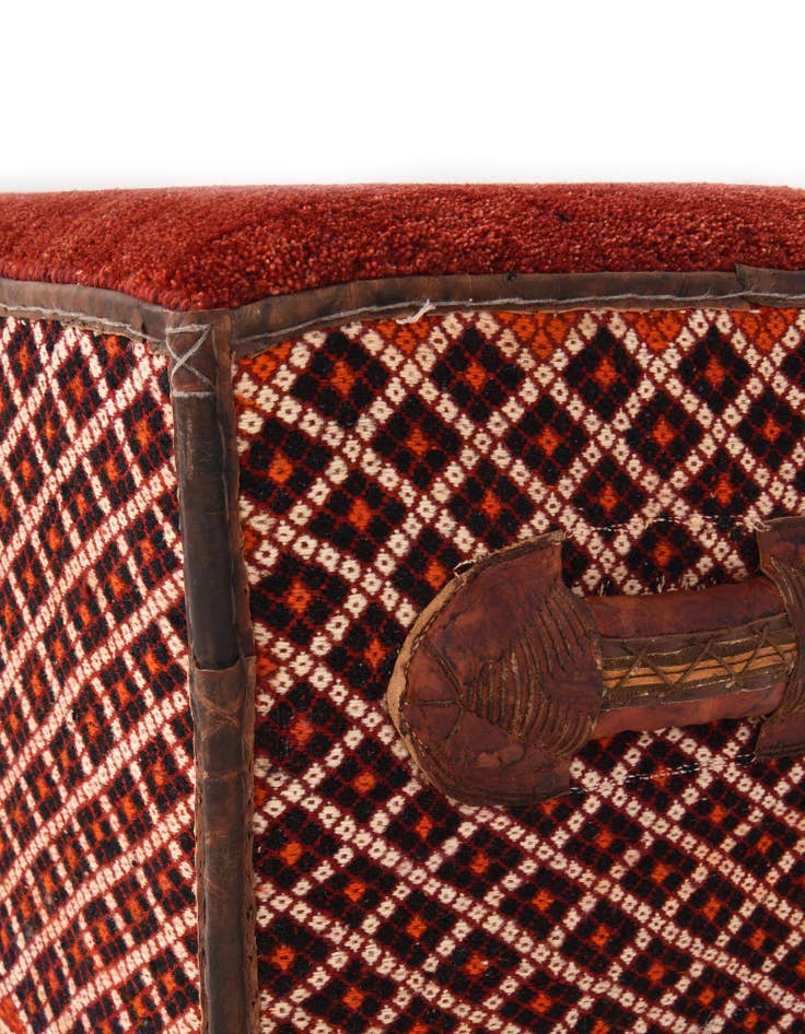 Detail image of 1' 5 x 3' Hand Knotted Furniture Trunk