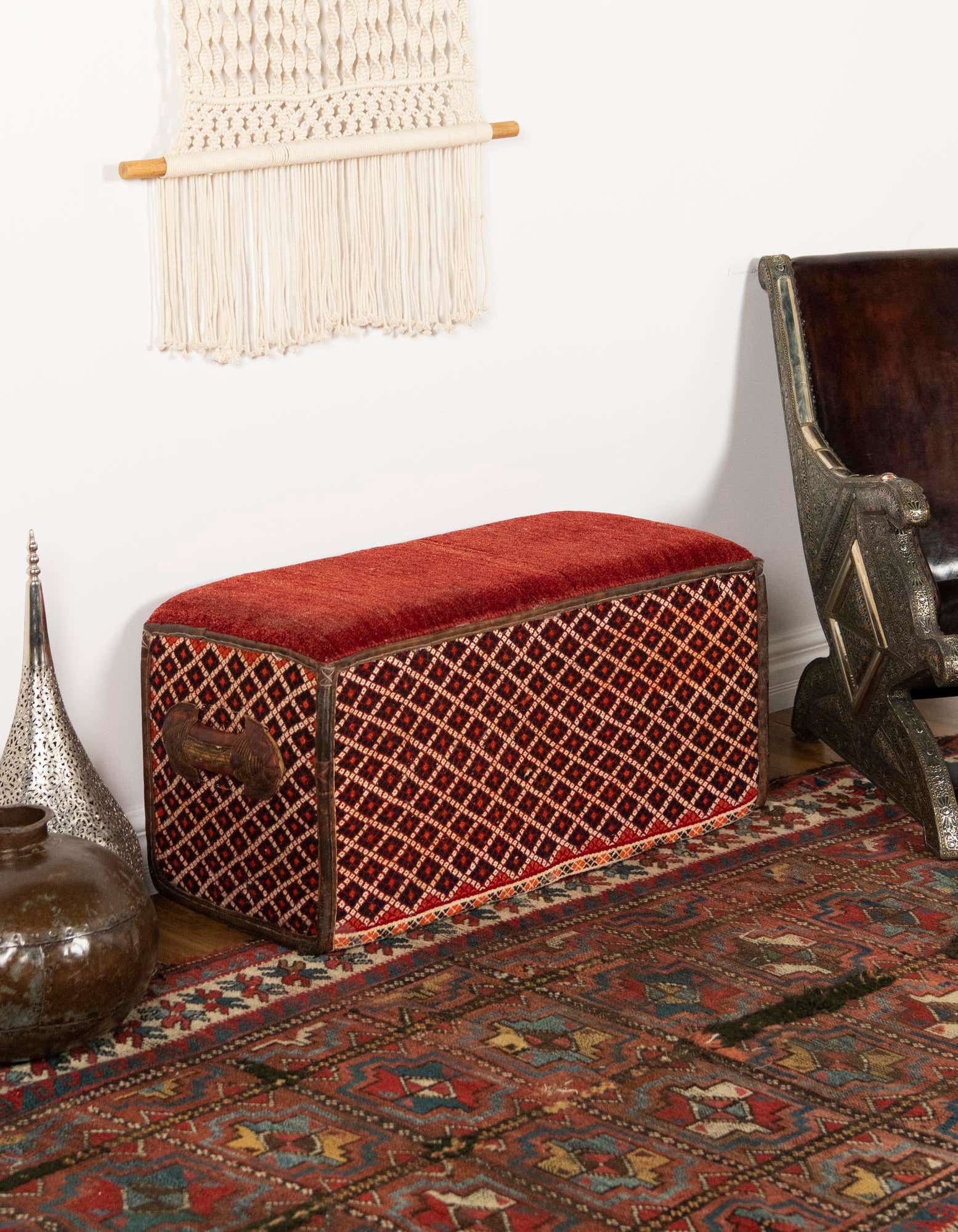 Primary image 1' 5 x 3' Hand Knotted Furniture Trunk