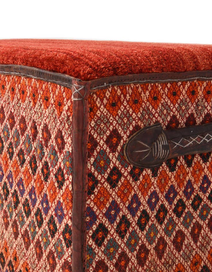 Detail image of 1' 7 x 3' 2 Hand Knotted Furniture Trunk